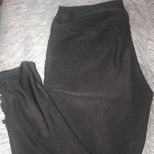 Black leggings with x design ant the bottom